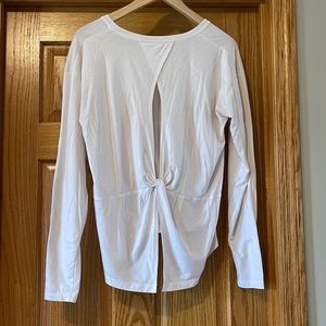 Athleta Essence white open twist back long sleeve shirt size Medium (#40)